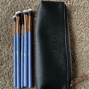 LUXIE WONDERLUST  BAG AND 5 DIFFERENT MAKEUP BRUSHES